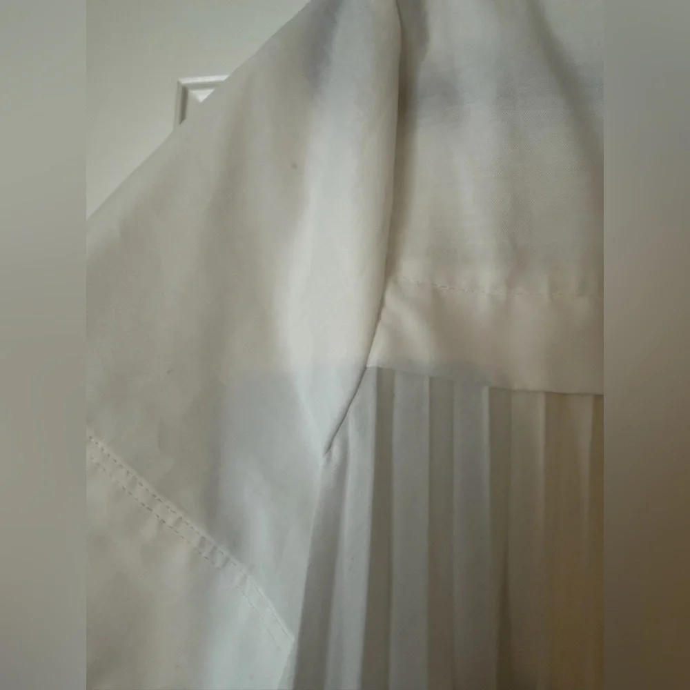 NWT Banana Republic Factory pleated back “mullet” blouse - Picture 12 of 14